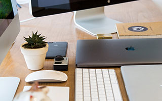 开云体育中国-日本羽毛球队爆冷击败印尼，陶菲克三分雨点燃全场的传奇瞬间