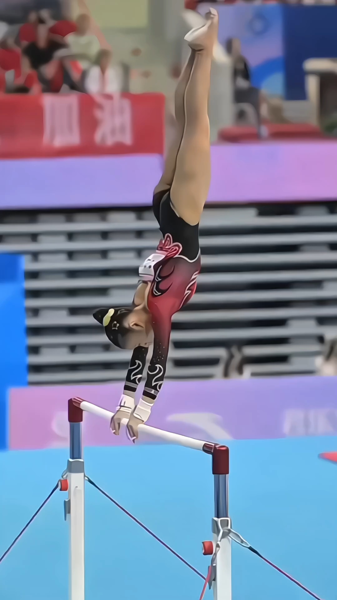 高空翻飞的体操选手,突破自我的极限追求卓越,战绩斐然 高空翻飞的体操选手,突破自我的极限追求卓越,战绩斐然